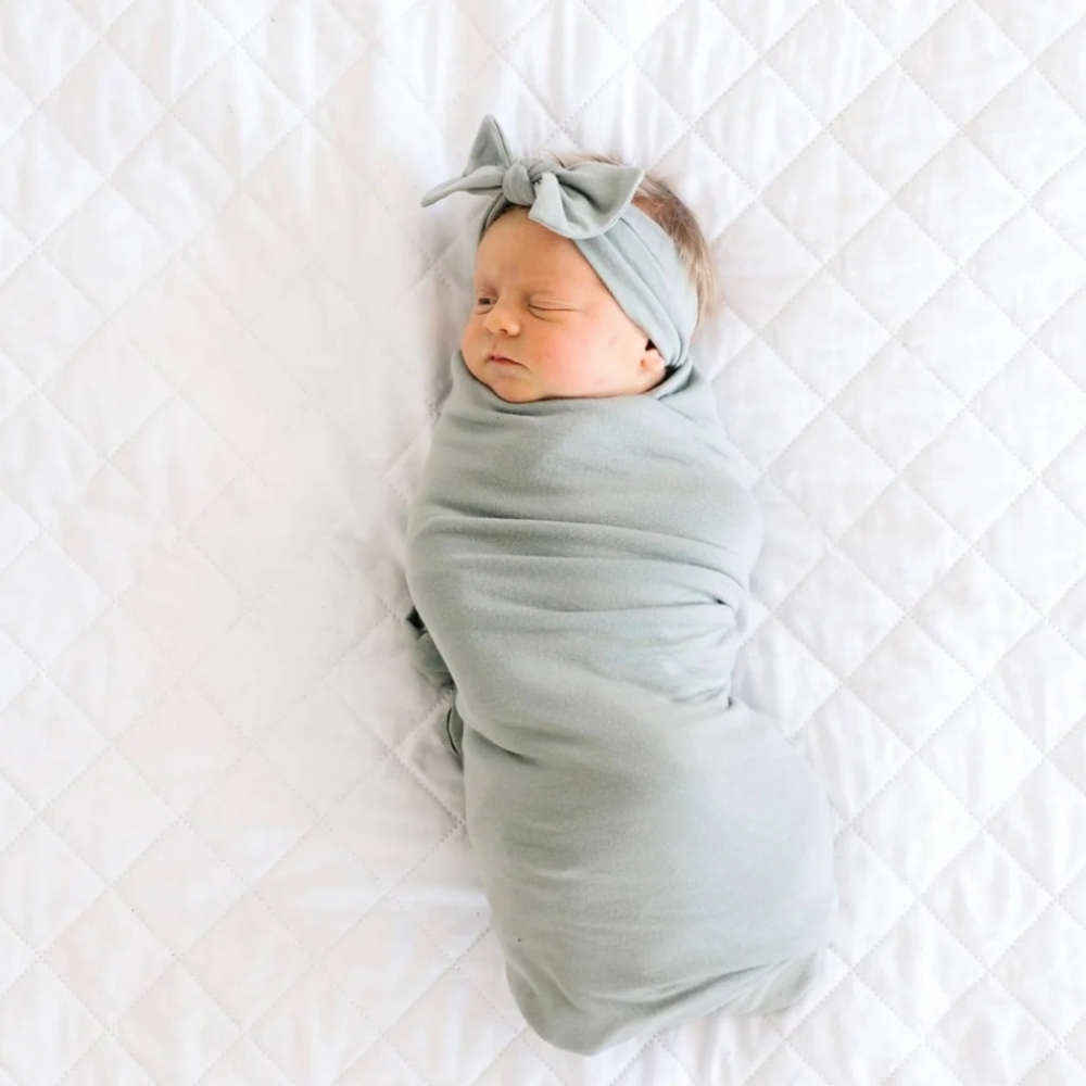 LIGHT GREY "STONE" COPPER PEARL SWADDLE LIKE NEW